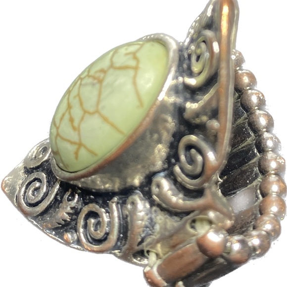 Jade Stone Statement Ring - Picture 3 of 4